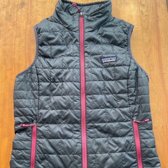 Women’s XS Patagonia Nano Puff Vest - Picture 1 of 5